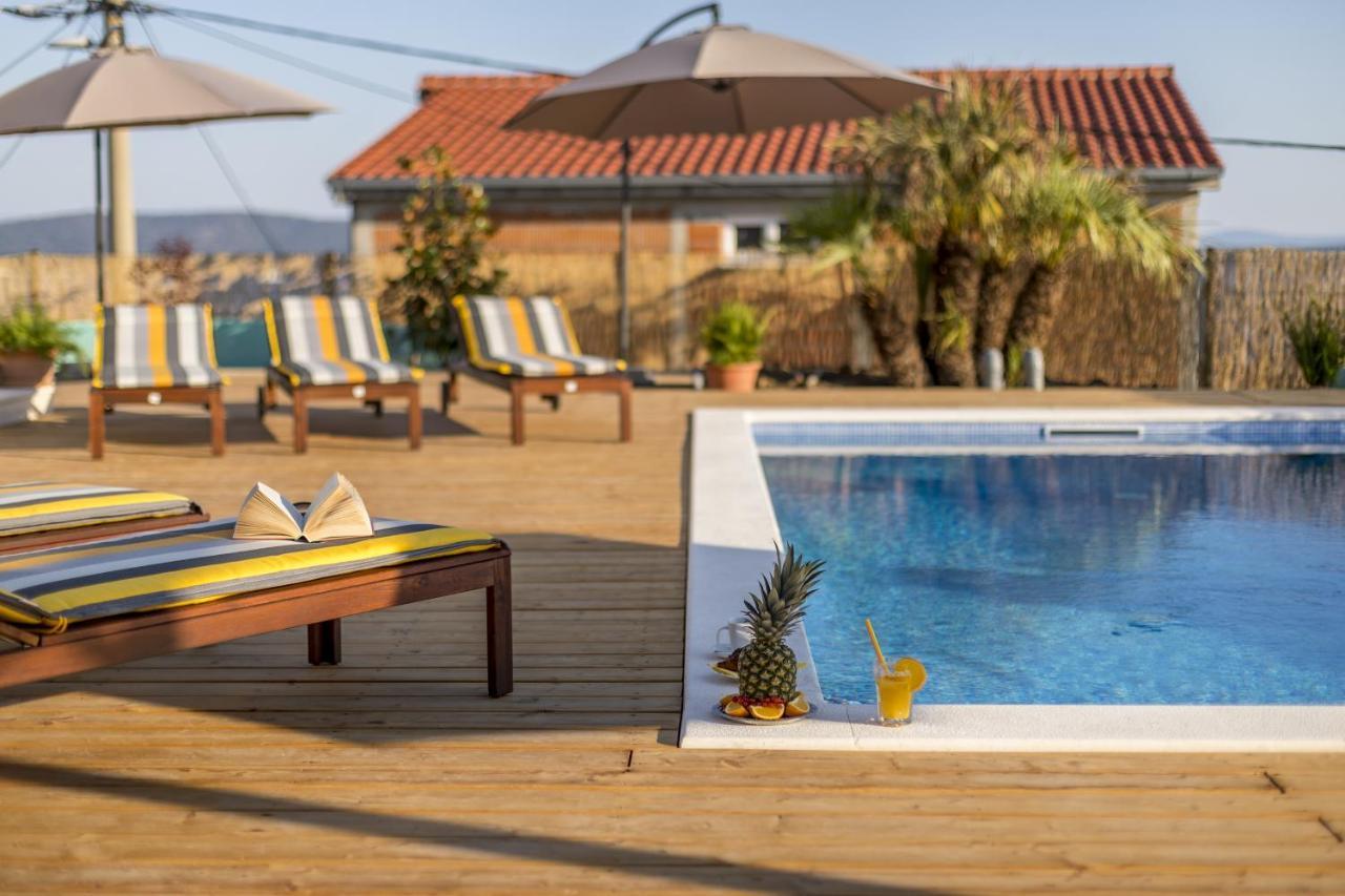 Family Friendly Apartments With A Swimming Pool Kastel Kambelovac, Kastela - 18117 외부 사진